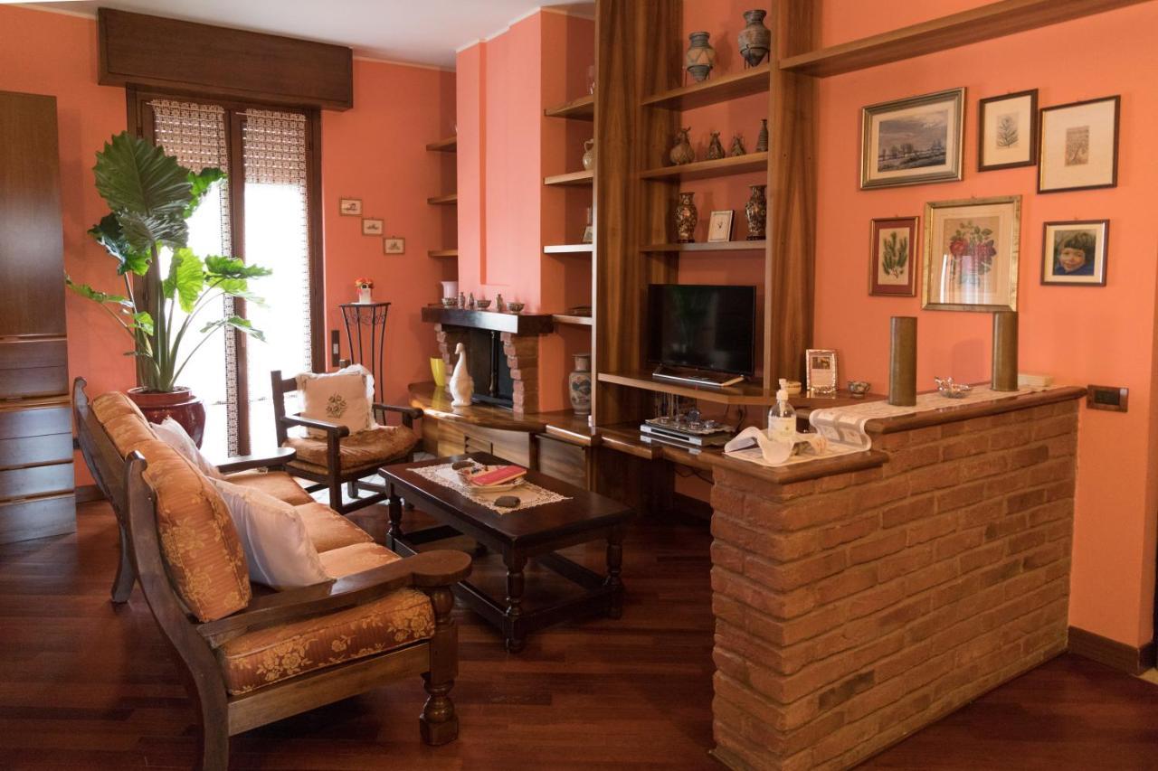 A Casa Di Anna, Elegant Flat In Cremona Apartamento Exterior foto
